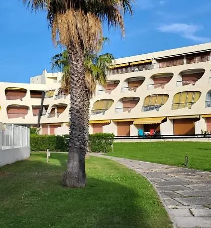 Escale En Bord De Avec Piscine Et Jardins