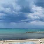 Escale En Bord De Avec Piscine Et Jardins Lejlighed