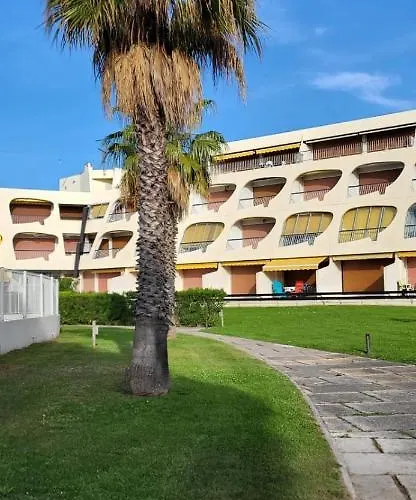 Escale En Bord De Avec Piscine Et Jardins