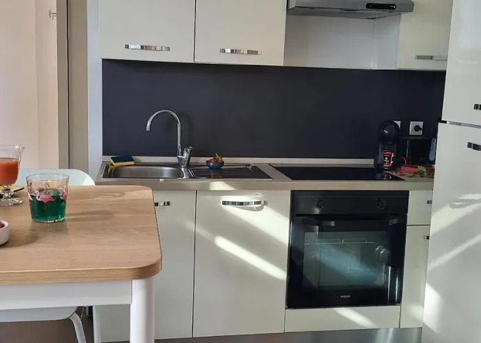 Appartement Escale En Bord De Avec Piscine Et Jardins *